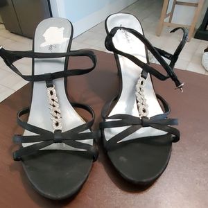 Sandel pumps